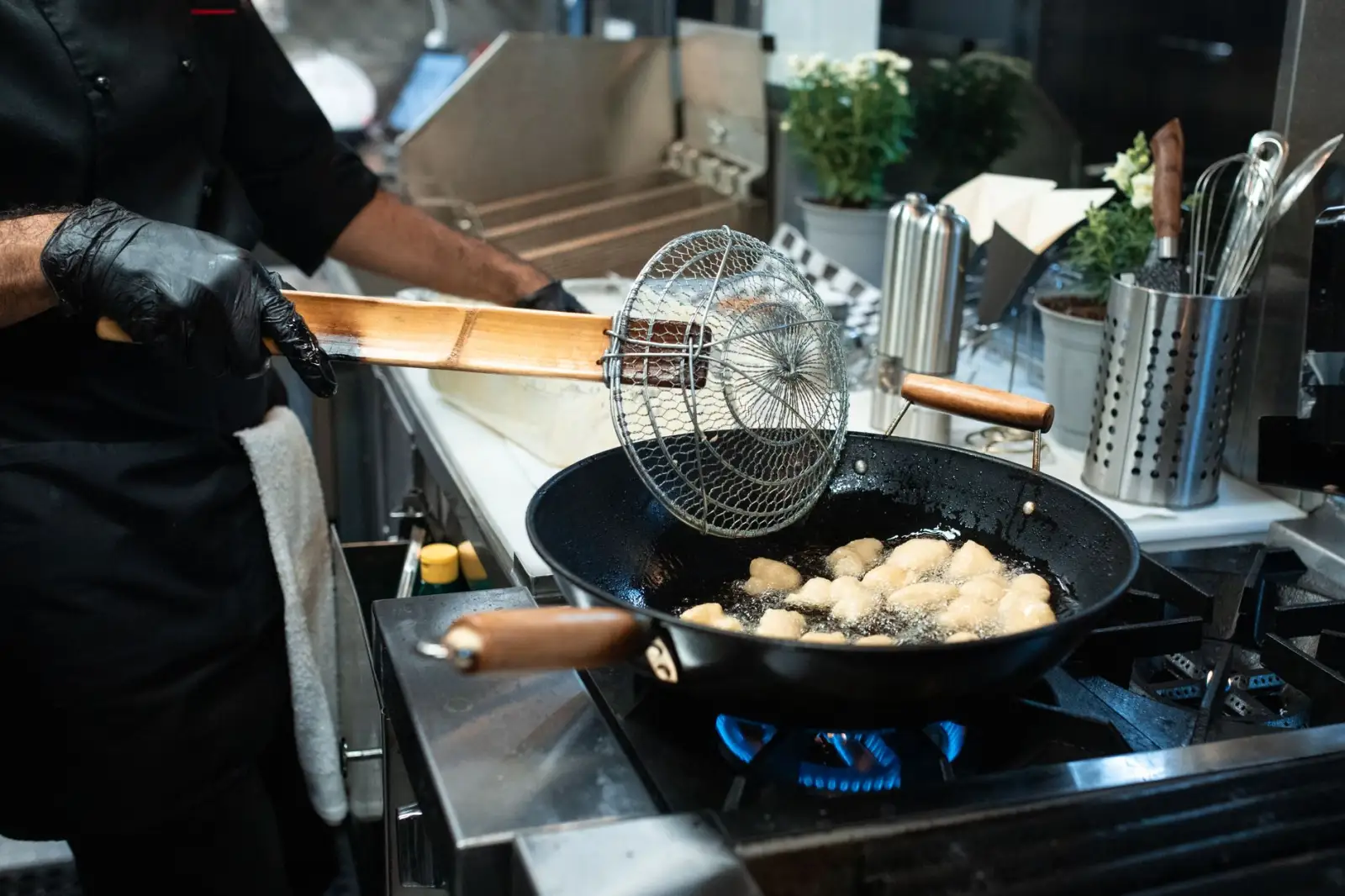 餐饮企业食用油选型要点：从烟点到酸价的综合评估指南正文配图 1